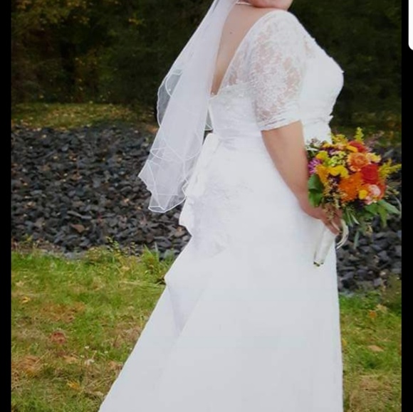 Wedding Dress - Picture 2 of 4